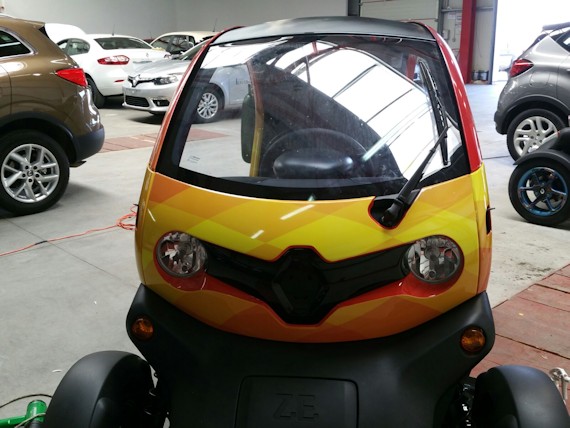 Inscriptionari auto print pe autocolant 651 renault twizy